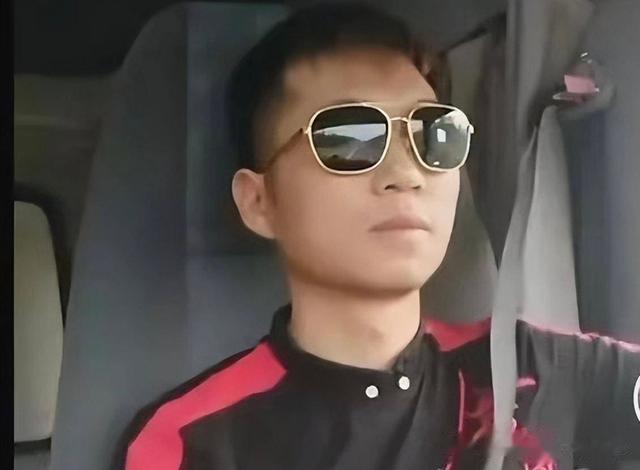 95后女卡车司机:15岁因6000元被卖,两婚两离后被奥斯卡导演选中