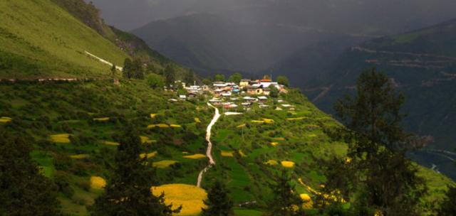 西藏|西藏亚东县，直插印度不丹腹地，繁华热闹且风景壮美