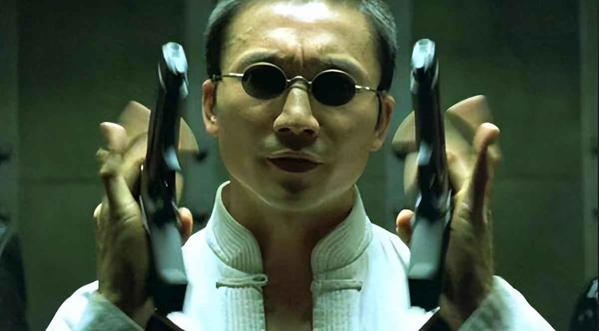 洪金宝一生就收了两个门徒,一个已经是一线巨星,另一个躺着赚钱