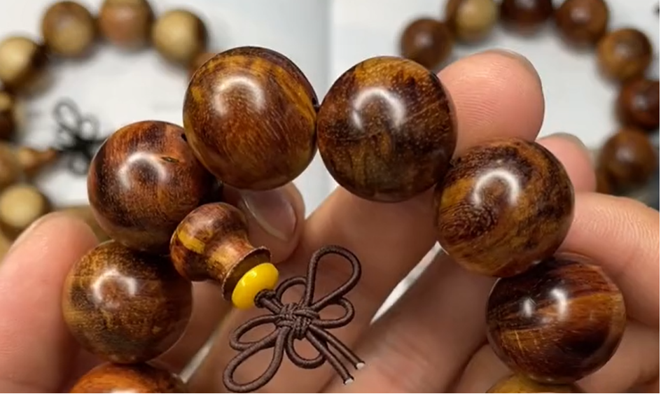 海南黄花梨|你手里的海黄手串,到底值多少钱?