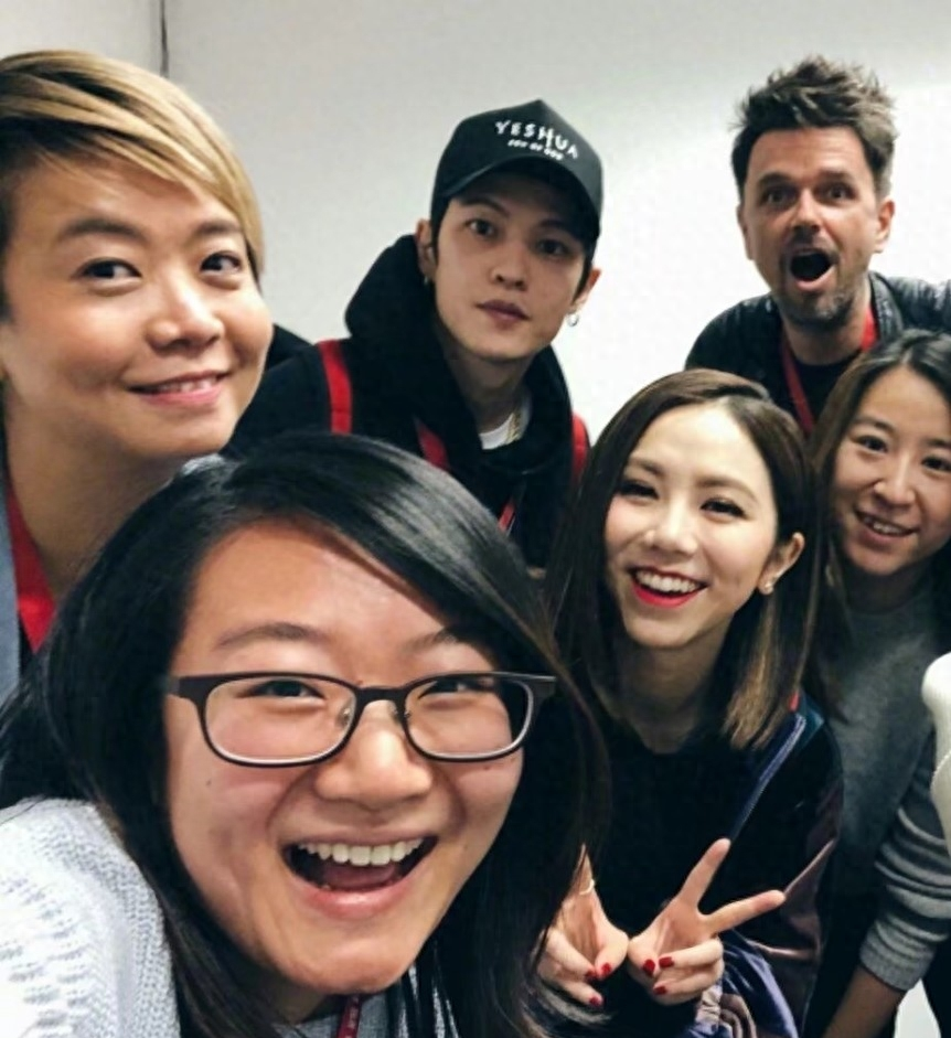 邓紫棋，还是一如既往的漂亮，与造型师男友感情稳定，疑似同居