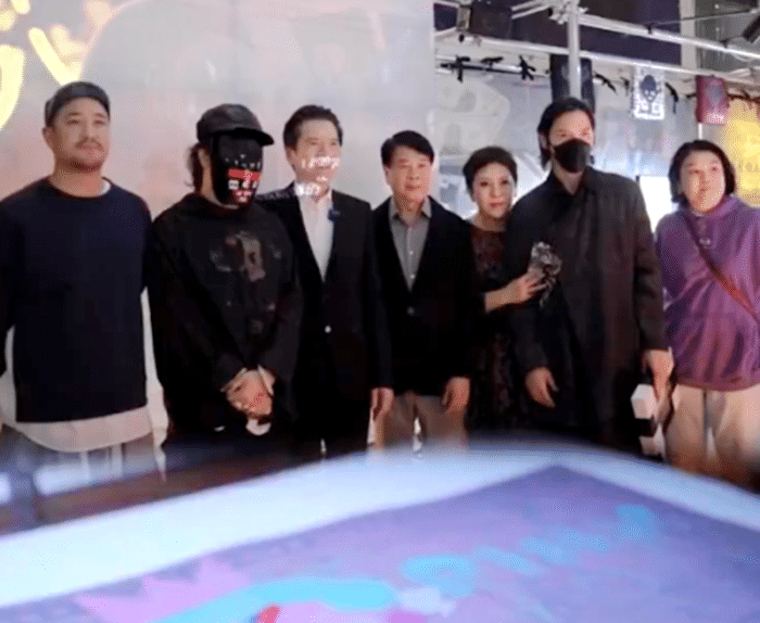 向太|新造型!向华强变帅气状态像小伙,向太超短发显老气,大钻戒抢镜