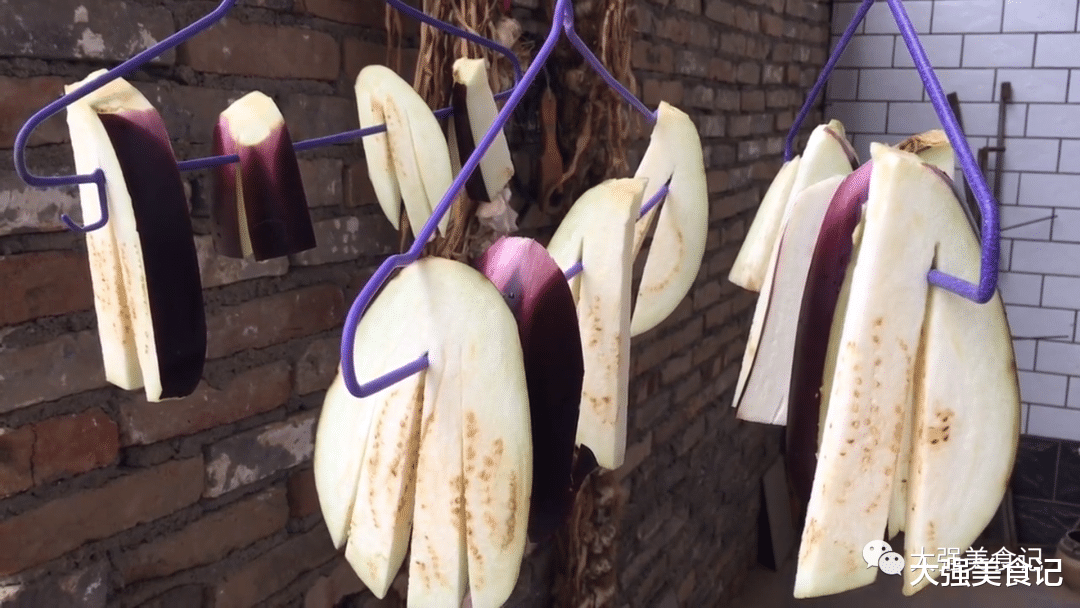 |10月遇到此菜别手软,买50斤晒干囤起来,比鲜的好吃,炖肉特别香