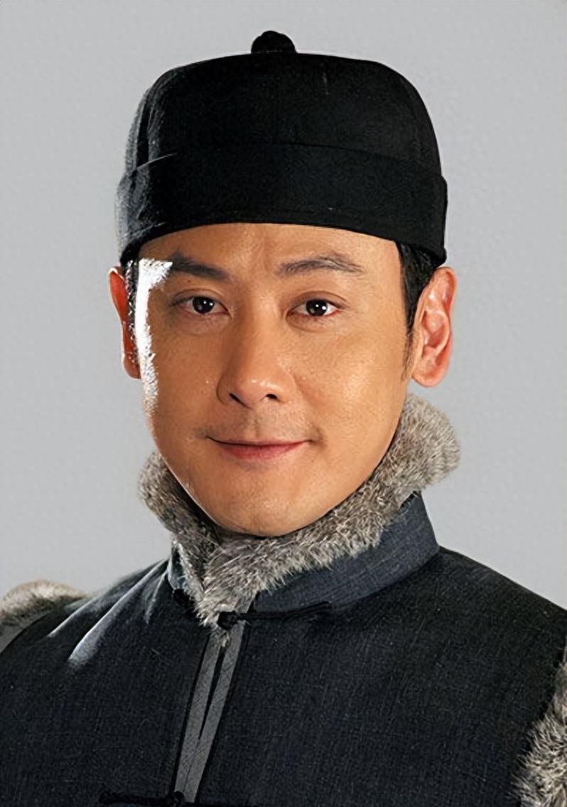 她甘心退圈做家庭主妇，却被演员丈夫抛弃，今44岁为了儿子保持单身