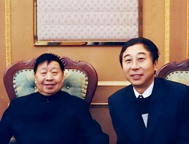 骗了我们40年！原来他是冯巩的妻子，难怪大红大紫