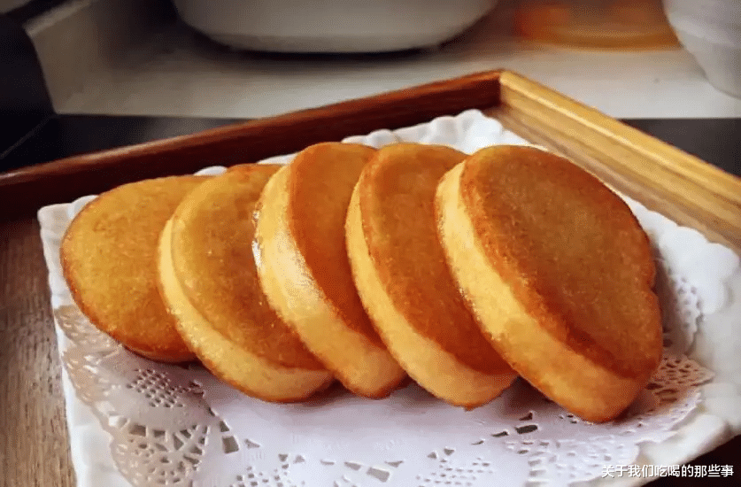 老照片|炸馒头片，不要裹蛋液，巧用一个料，馒头片更酥脆，吃着不油腻