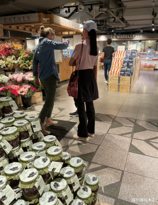 终于熬出头了!梁洛施被曝四胎后首露面,晒钻戒意将成为女主人