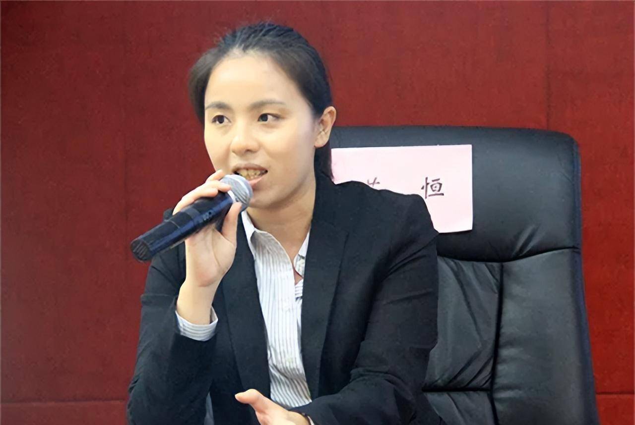 苏恒长大以后的苏恒不仅容貌靓丽,身材高挑,并且还是一位才女.