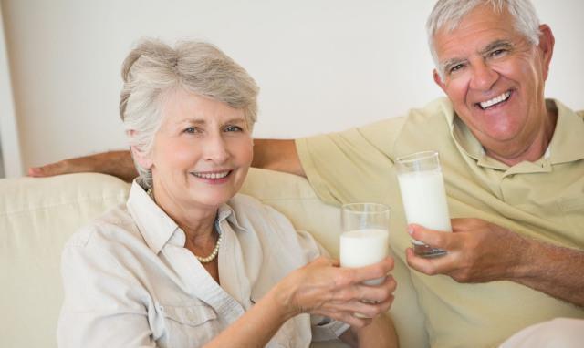 老人缺乏蛋白质,身体常见5个表现,建议多吃5种高蛋白零食来补充