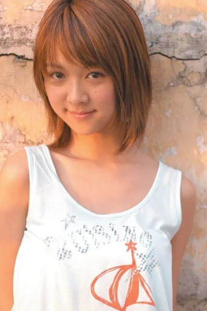 |从小黑妞到“白灯泡”，吃美白药、猪蹄敷脸、全身涂粉…女星真难