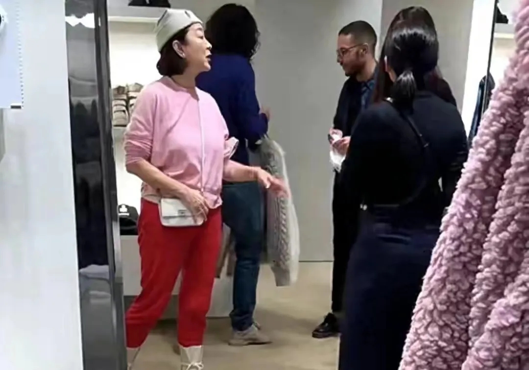 68岁林青霞现身太辣眼睛,看完她的真我想要看看69岁赵雅芝洗眼