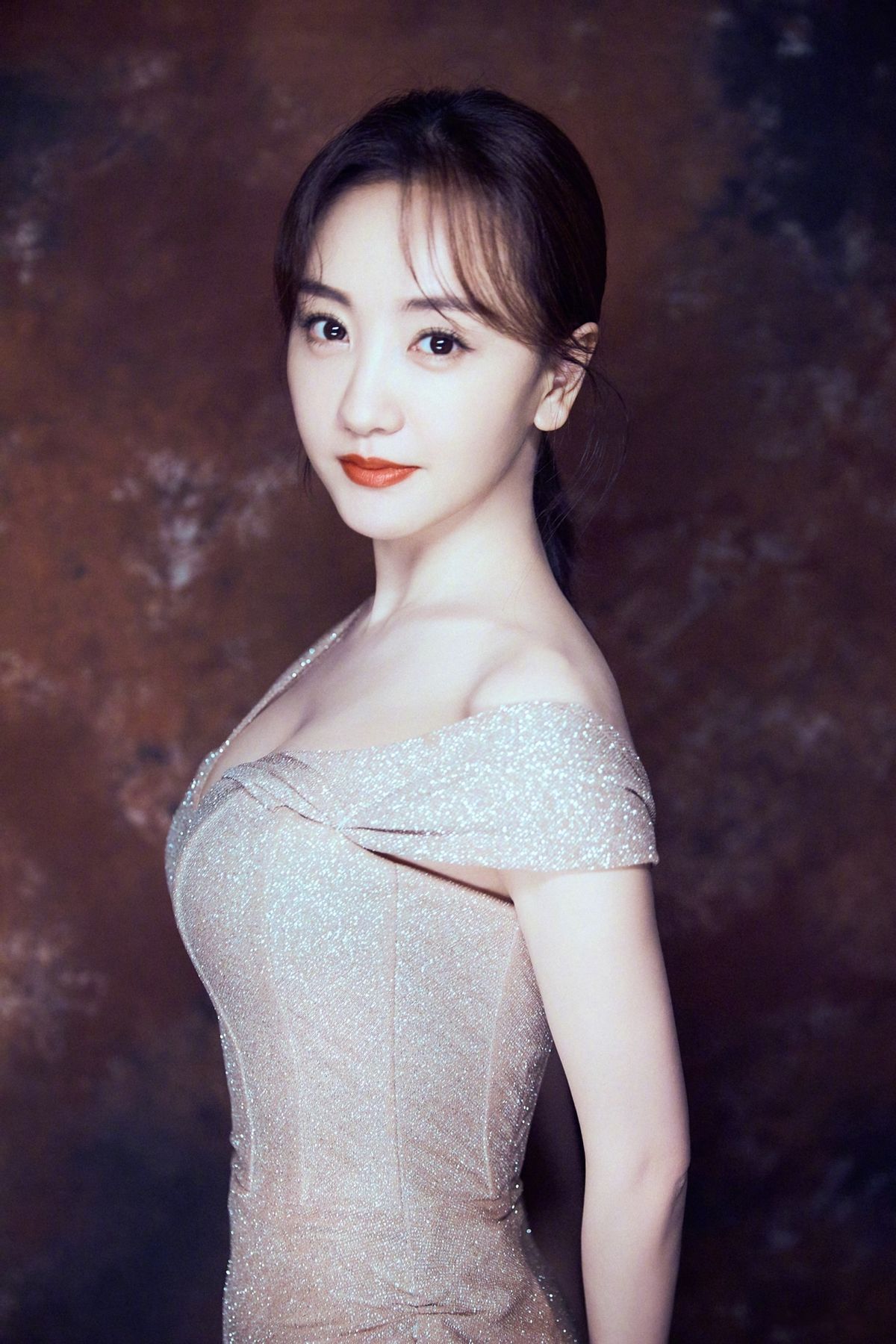 她是娱乐圈“最懒女星”,拍戏当兼职,颁奖懒得去,戏却接到手软