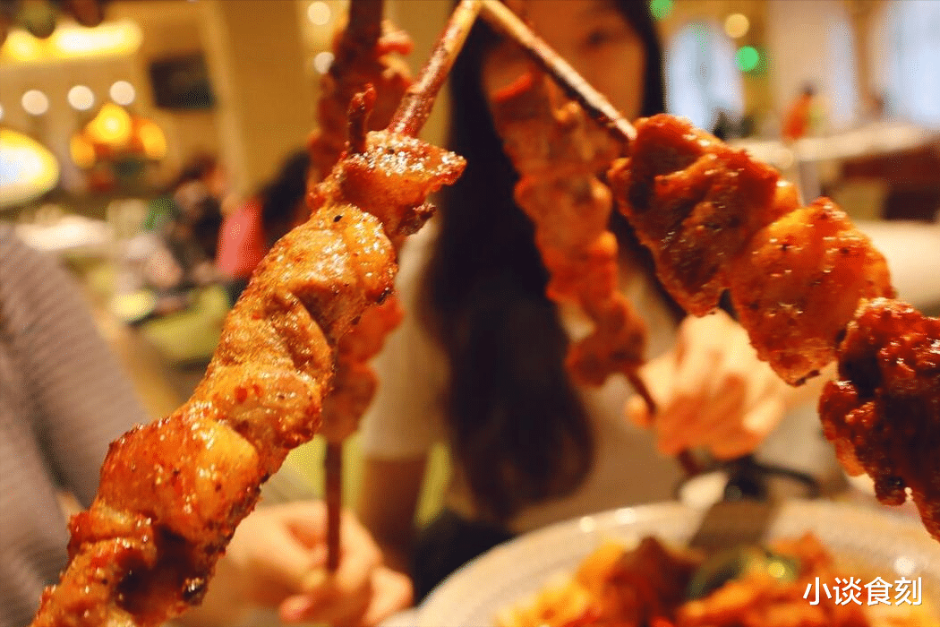 羊肉串|去新疆出差,两人点了30根羊肉串,老板确认三遍,上桌后不敢相信