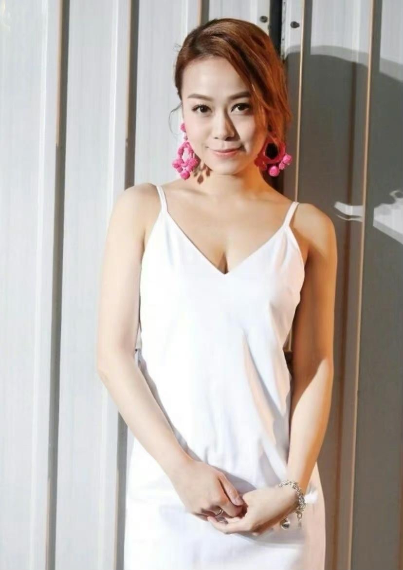 黄心颖泥鯭婚后首合体,谈及许志安悔恨不已现场落泪:有钱都买不到的教训