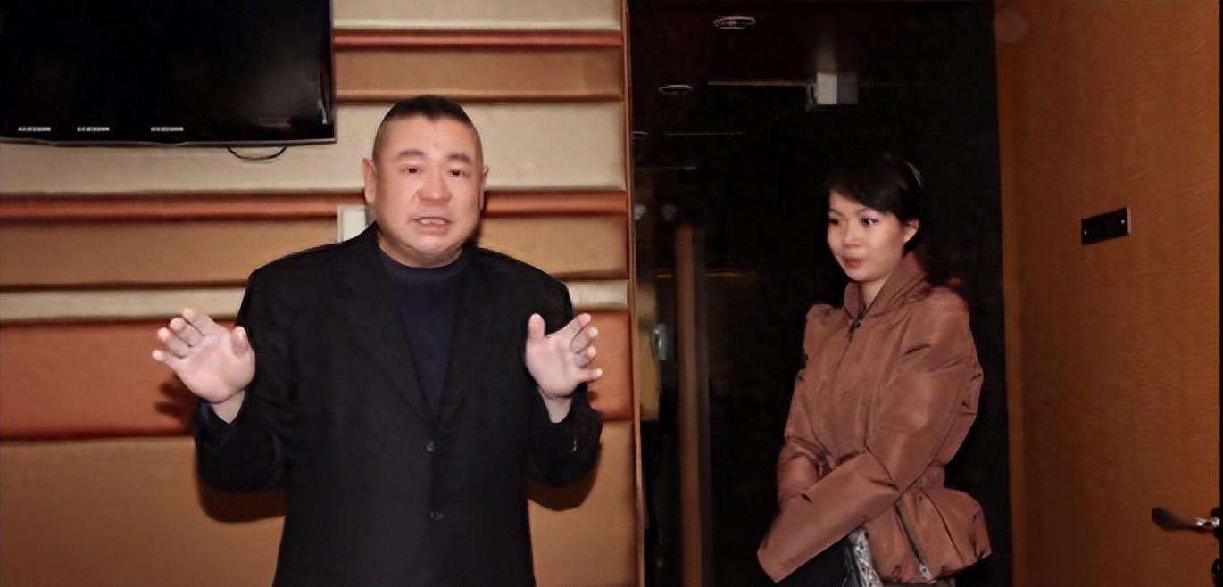 刘銮雄太太甘比在深夜发文，疑似诅咒李嘉欣和吕丽君！