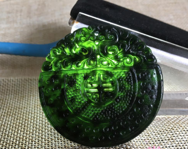 这10种玉石和翡翠极其相似,行家都经常看走眼,你会分辨吗?