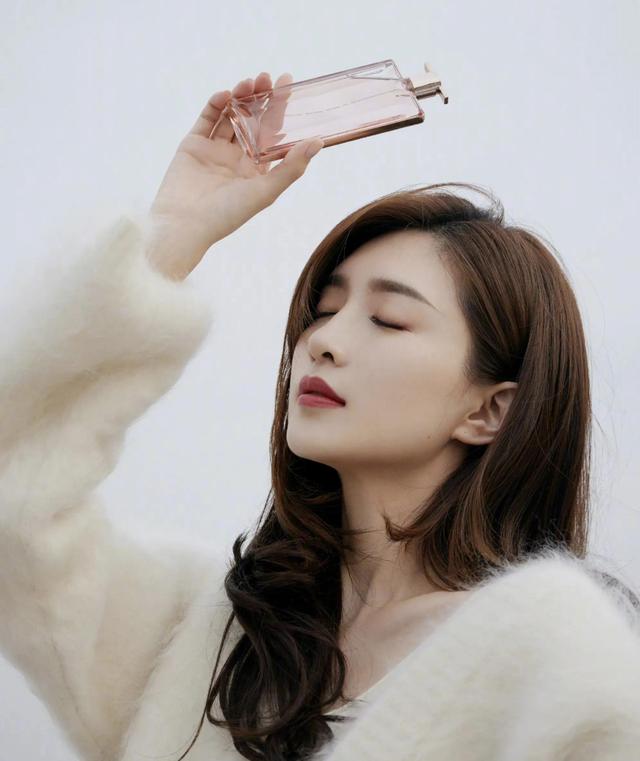 江疏影|女星江疏影时尚写真：端庄优雅、优雅温婉