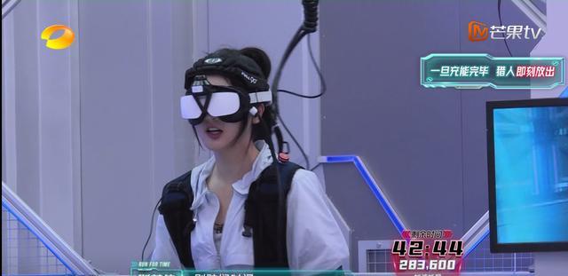 谢娜|都录制了《全员加速中》，将谢娜靳梦佳放在一起看，差别就出来了