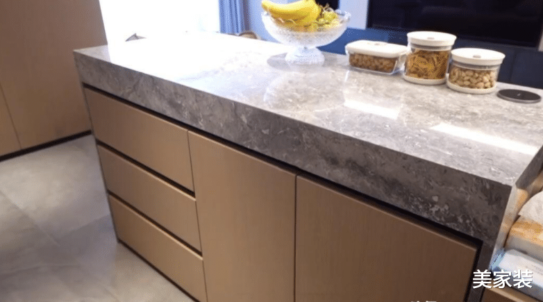 “跳水女皇”吴敏霞,因婚房寒酸被人吐槽,网友却感叹:嫁对了