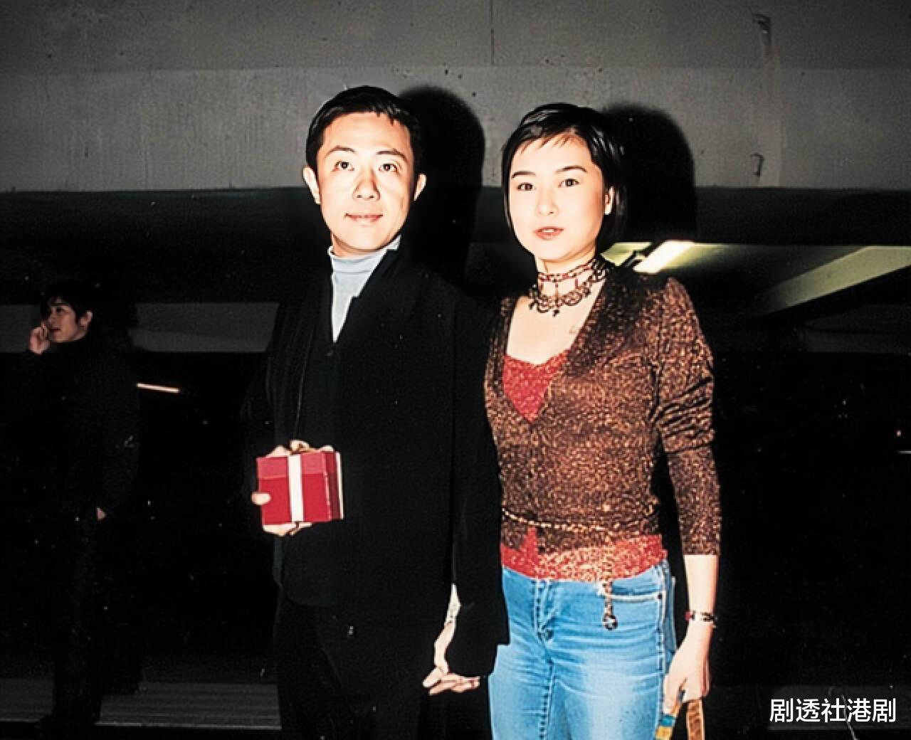 香港知名女星为前男友庆生，主动送上热吻，自曝两人关系像家人