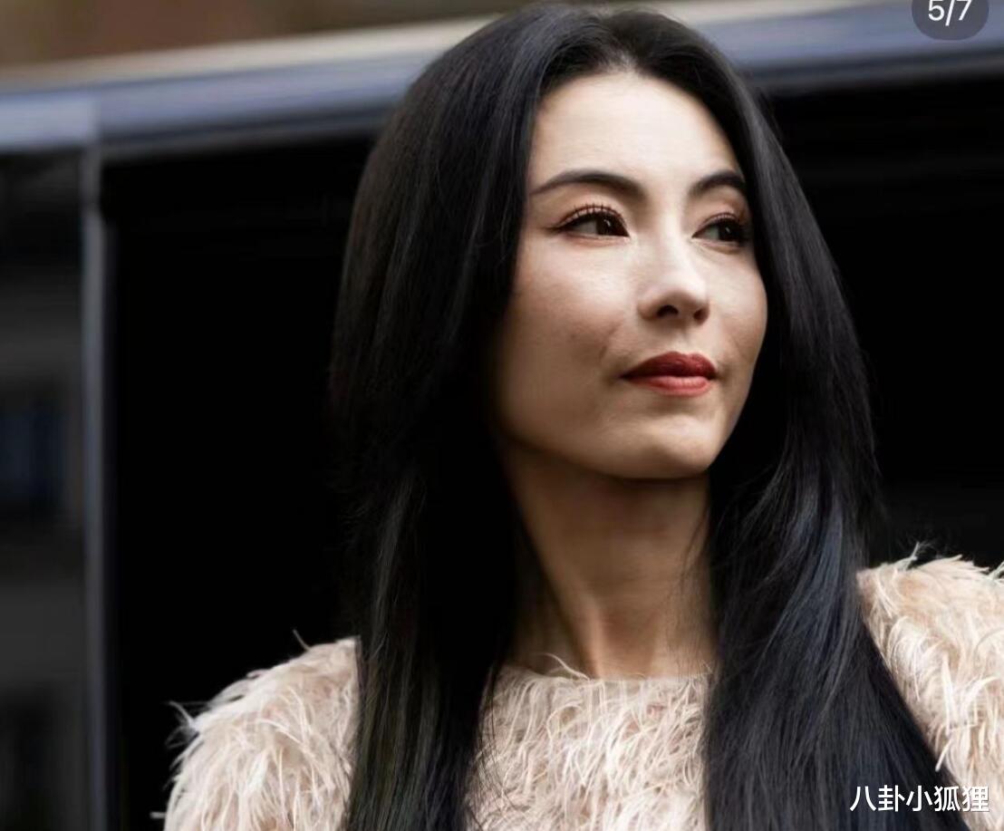 43岁张柏芝时装周怼脸照曝光,皮肤松弛法令纹重,网友:年纪大了