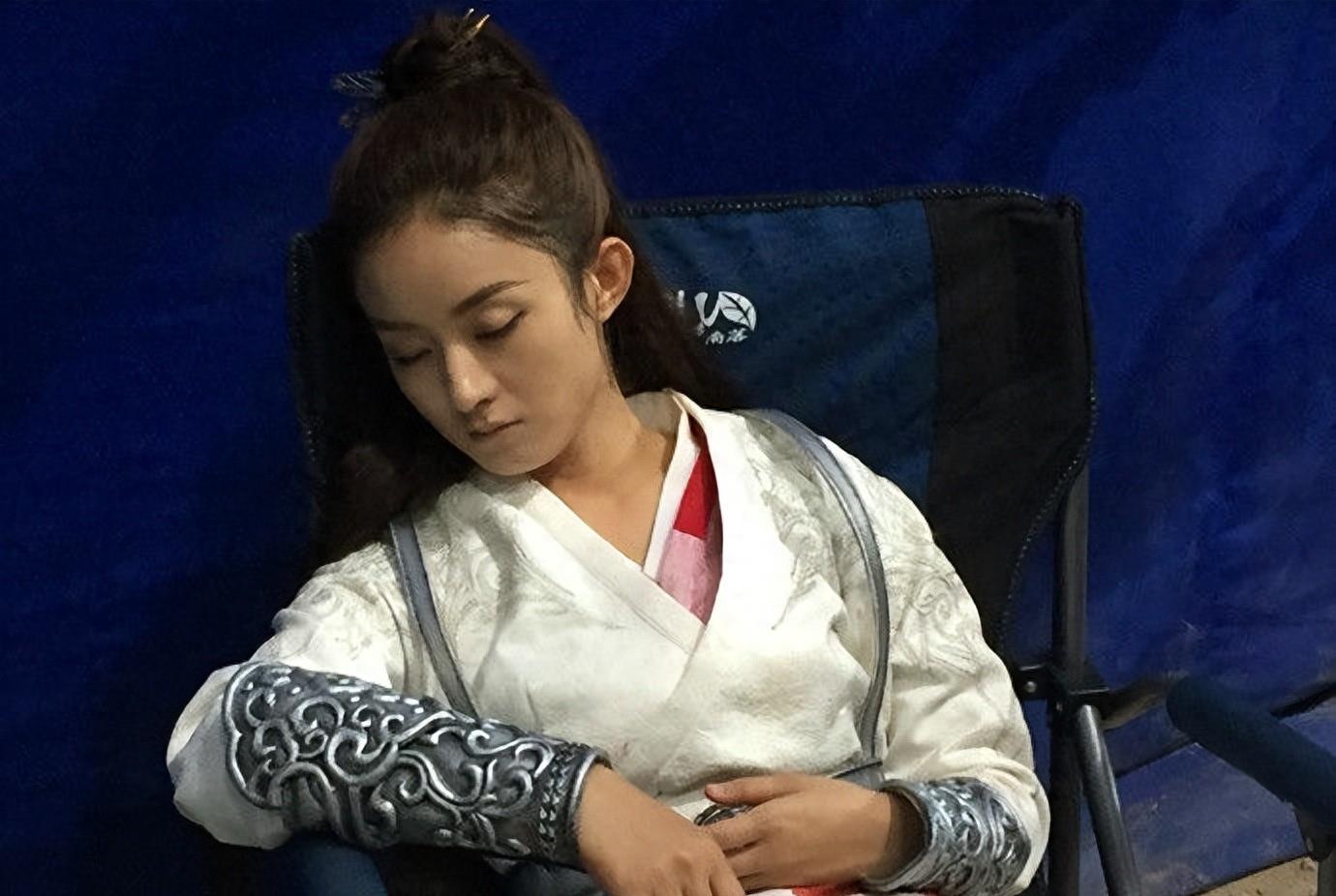 裸替一天8000元，床戏、吻戏全都是真的，揭秘20万群演的真实状况！