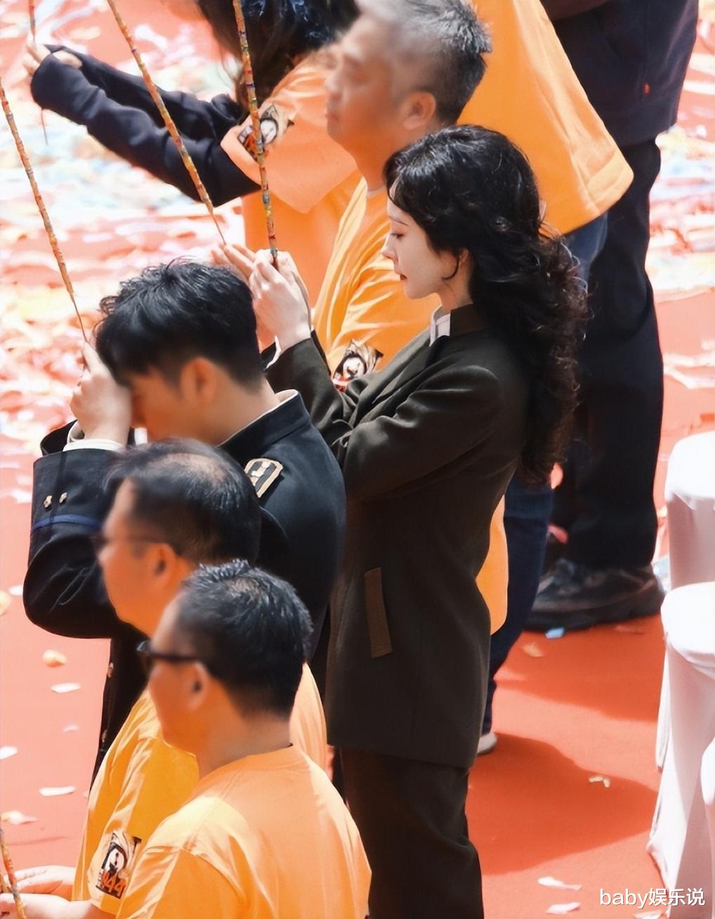 杨幂|事实证明，没参加时尚芭莎的杨幂，已经走向另一条“康庄大道”