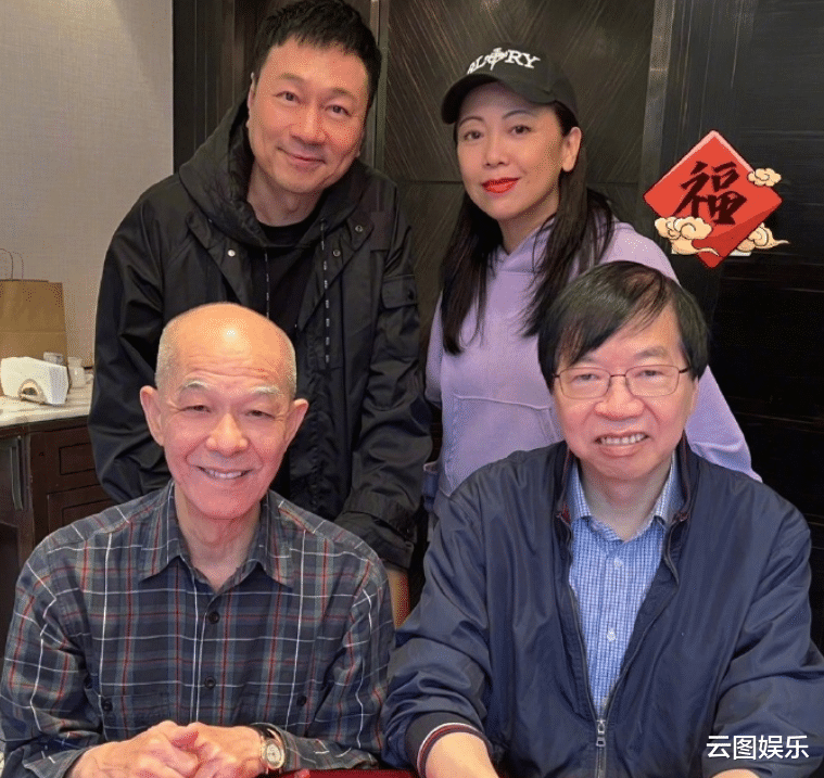 邓萃雯|57岁港星邓萃雯接父亲到北京养老,超爱吃填鸭,喜欢当地四季分明