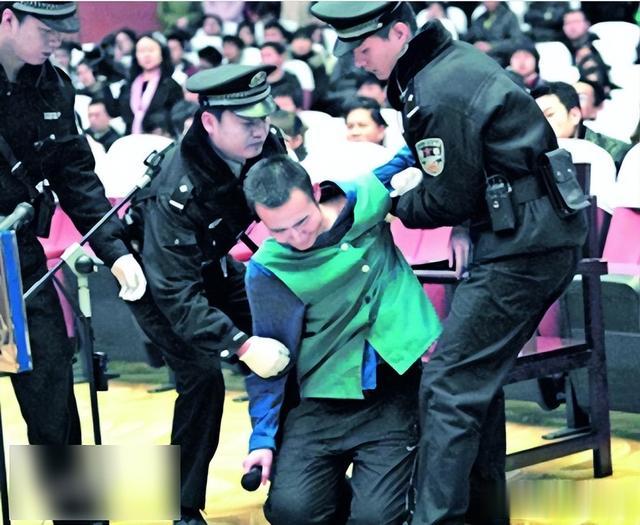 12年后回看药家鑫案:不救人反刺死伤者,农村人的命这么不值钱吗