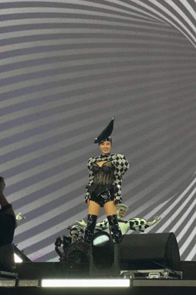 听听中不中？蔡依林在郑州演唱会学说河南话