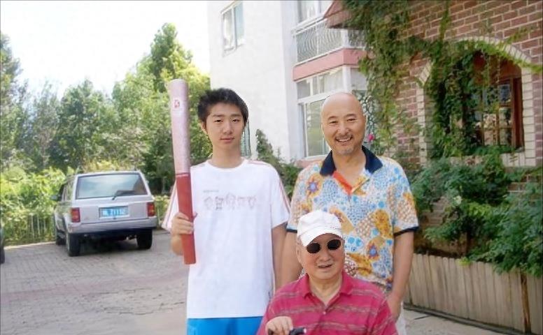 陈佩斯：催生催来4个孙子孙女，一年学费百万，女儿无能他来抚养