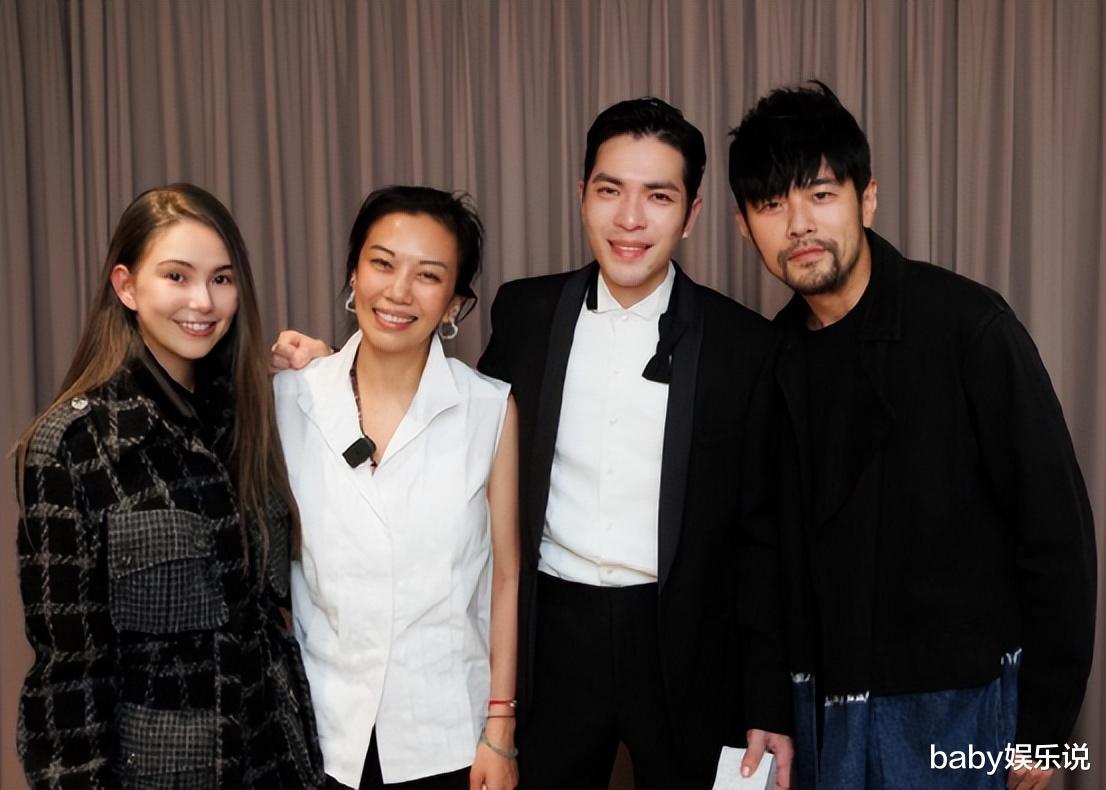 36岁的萧敬腾为何和50岁经纪人求婚？看她做的那些事情，就明白了