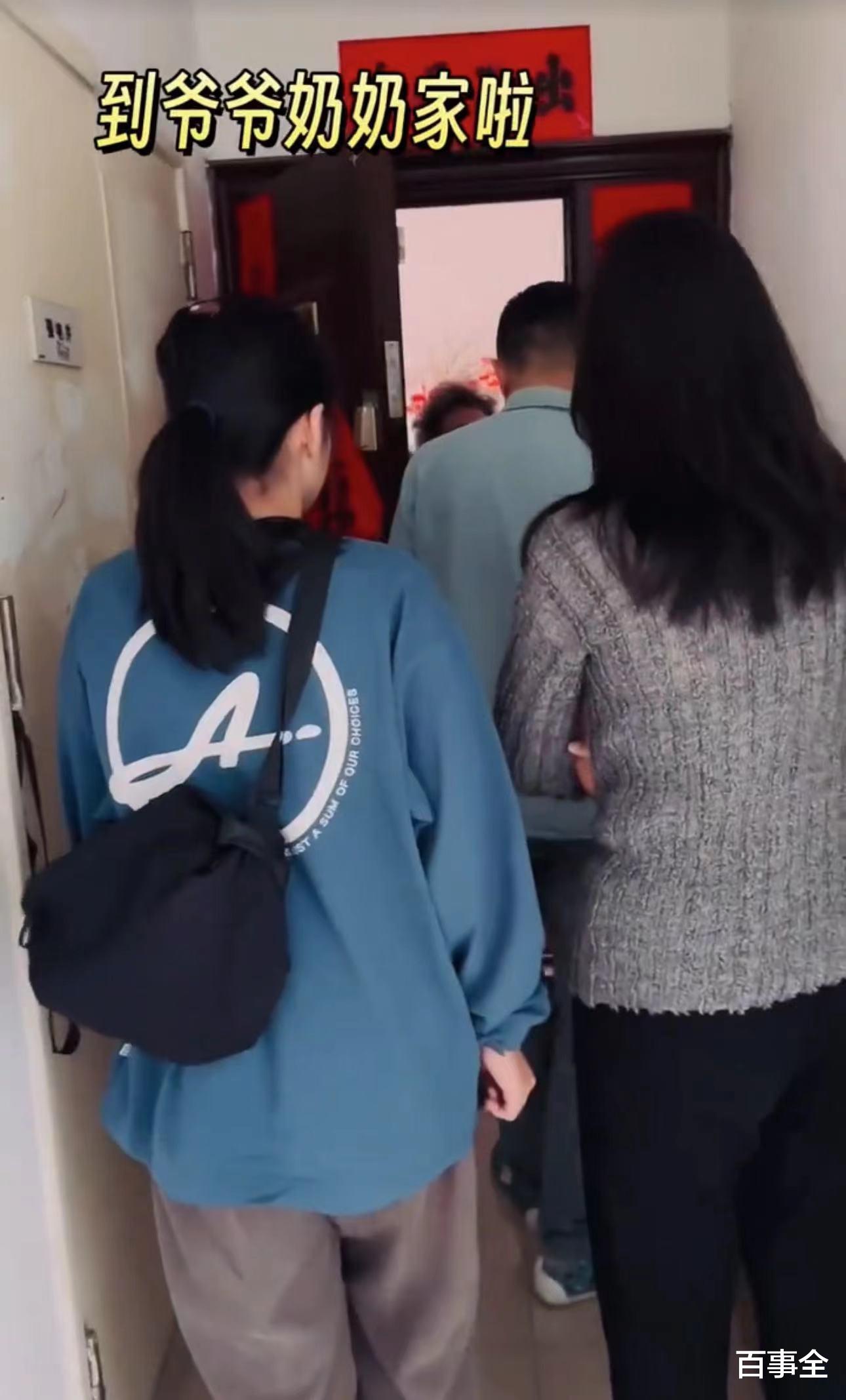 于明加|于明加携一家四口出游!身材丰腴凹凸有致惹人羡,神秘老公罕露面