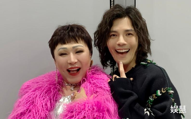 格局?向佐把假向太“抓”到直播间,向太陈岚嫌人家太low败好感