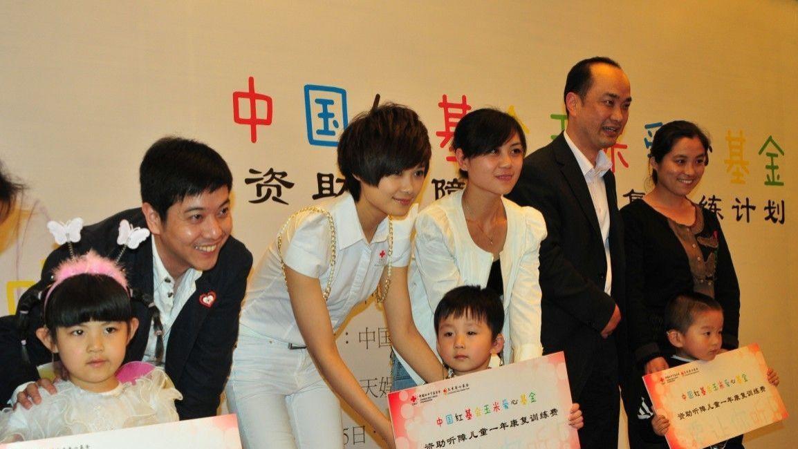 何洁|7位超女现状：李宇春患病，何洁卑微求上浪姐，还有一位被骗6亿！