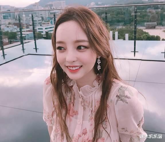 又是微笑抑郁?韩国超巨星30岁李智秀去世,生前曾是喜剧演员