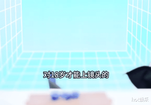 郭碧婷深夜探班，向佐直播被警告，女儿小奶黄缠着只要爸爸抱