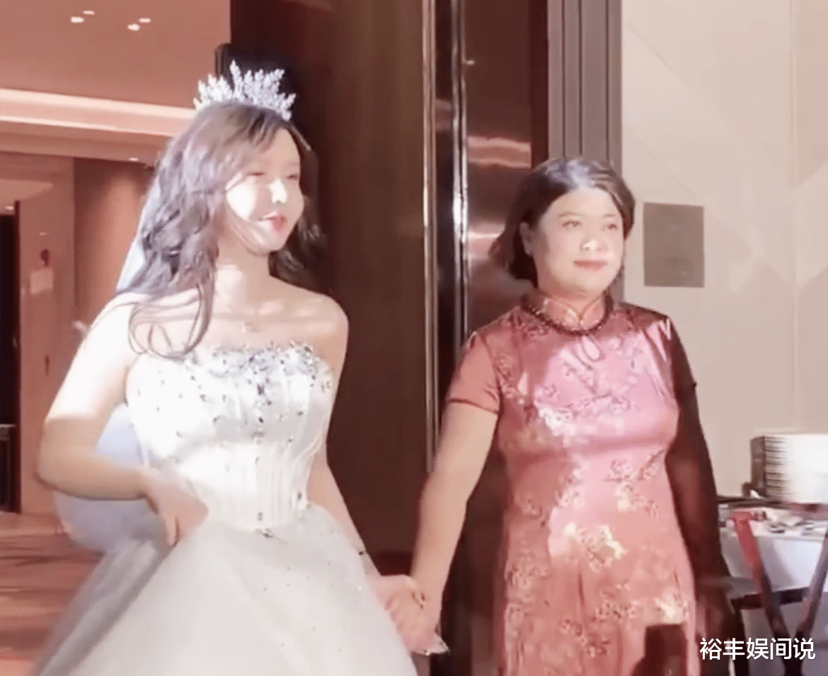 24岁韩安冉四婚现场状况频发!无滤镜模样太真实,婚宴一桌近万元