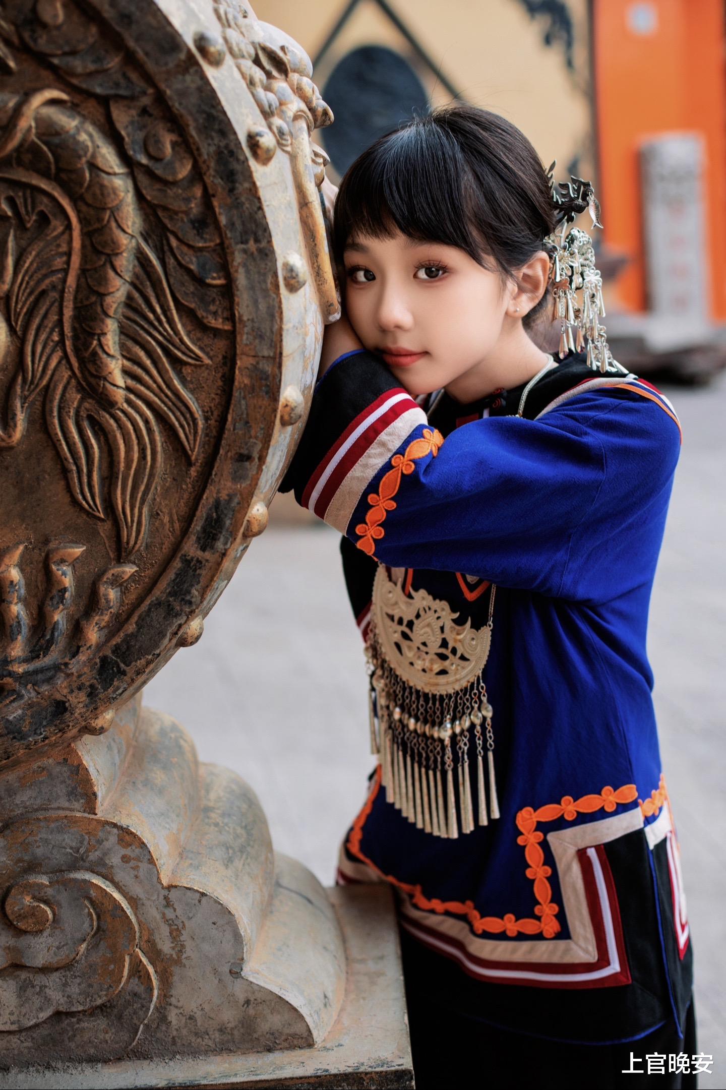 张丹峰和洪欣的10岁女儿好漂亮,小小年纪就继承了爸妈的高颜值