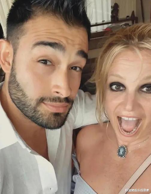 布兰妮被保镖扇耳光后续，保镖不会被起诉指控，小12岁老公叫屈