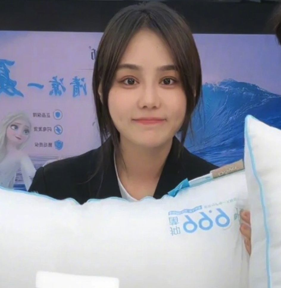 翻脸不认人?樊小慧出钱帮四叔盖别墅,如今四叔一家却冷落无视她