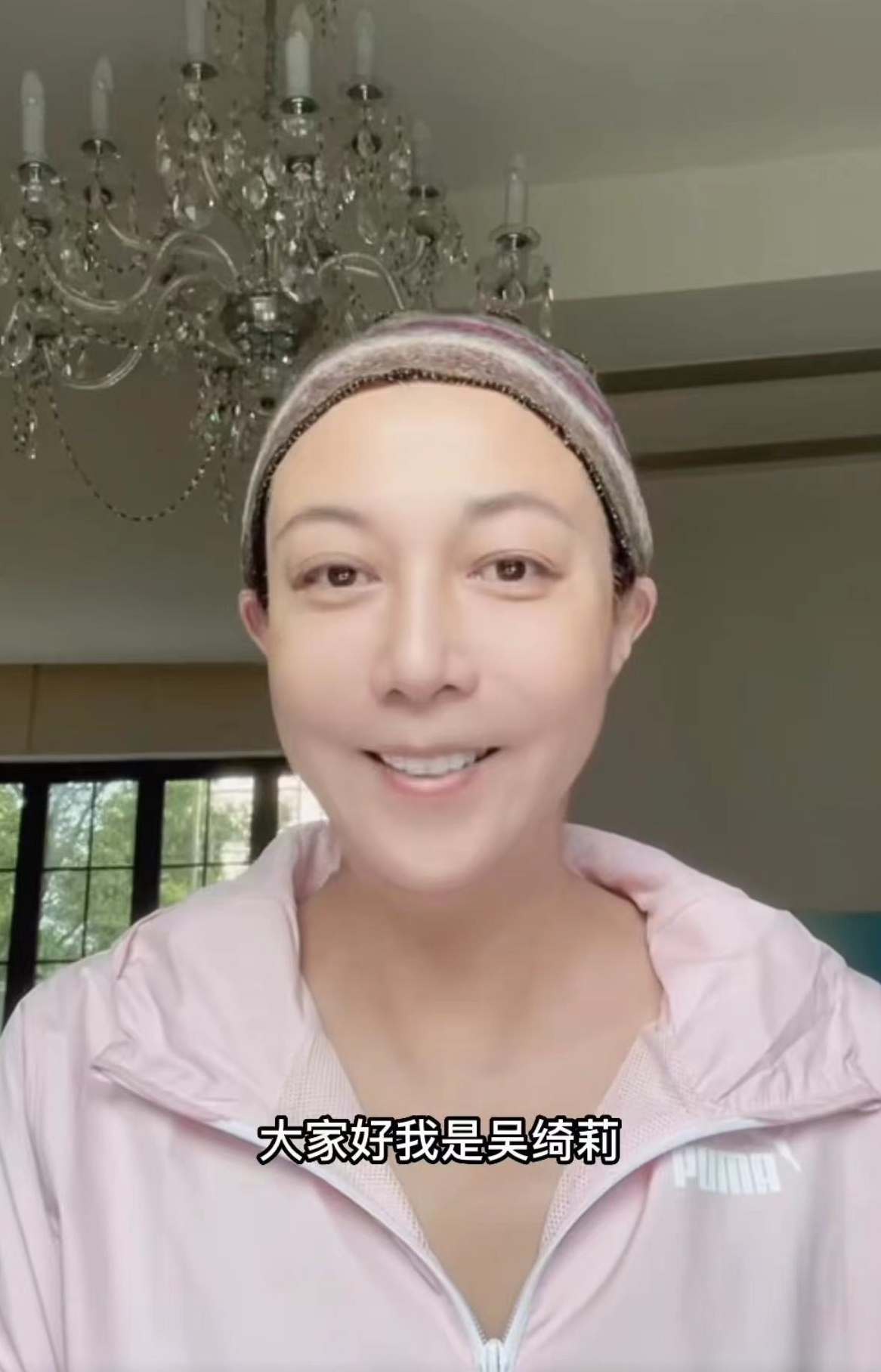 吴绮莉|50岁吴绮莉进厂打工！五官精致面容姣好，却难掩皱纹略显苍老