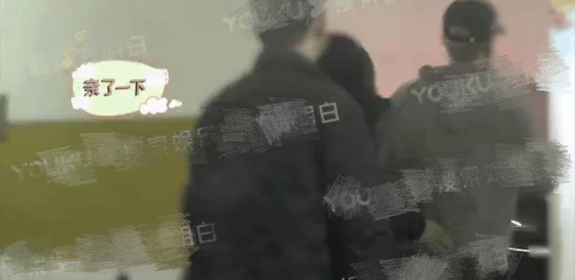 韩东君|韩东君疑似恋情曝光,与美女逛超市玩赛车,在车库亲吻后一同返家