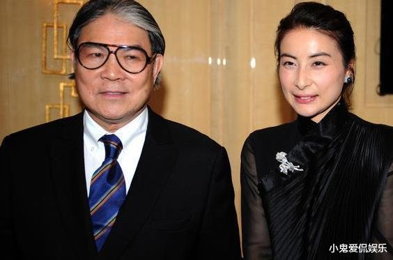 郭晶晶晒为霍启刚庆生全家福,豪宅内景曝光,满地衣服一片狼藉