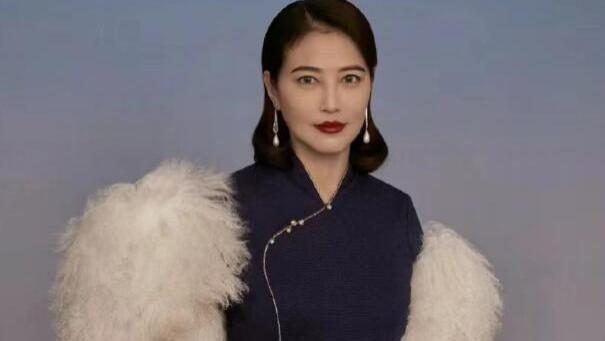 周海媚片酬疑曝光，刘诗诗是她58倍，为省钱住女厕所，亲自拍跳楼戏！