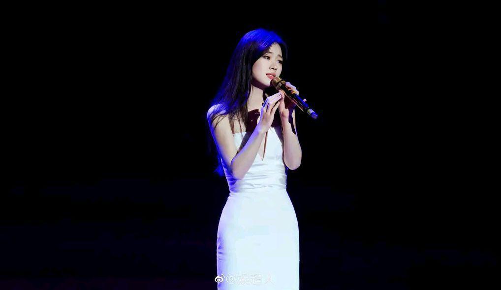 单依纯|夺冠两年就上央视春晚,单依纯的发展势头不逊于黄霄云