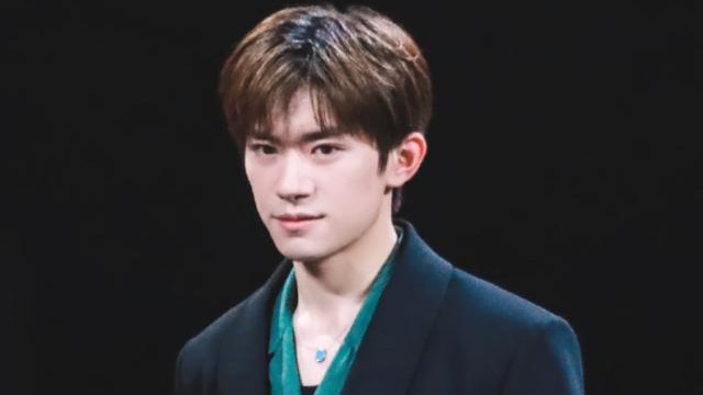 明星|明明一张“普通脸”，偏被夸成“天花板”，这些明星不脸红吗？