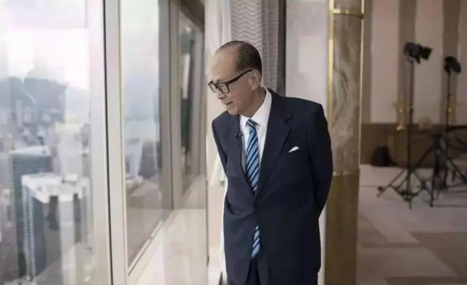 李嘉诚多惜命?50亿豪宅翻新,门口近照首度曝光,车库口用防爆门