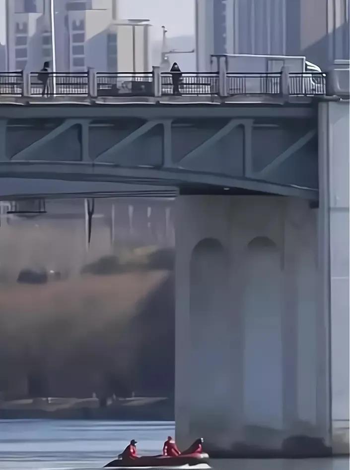 郑春梅|郑春梅找到了,不过已经离世,失踪前曾被包裹严实的可疑男人跟踪