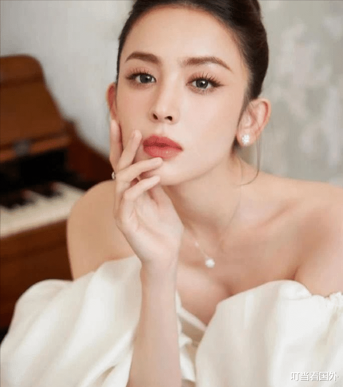 红毯再放异彩,美貌争议背后,业务能力能否成就顶流之巅